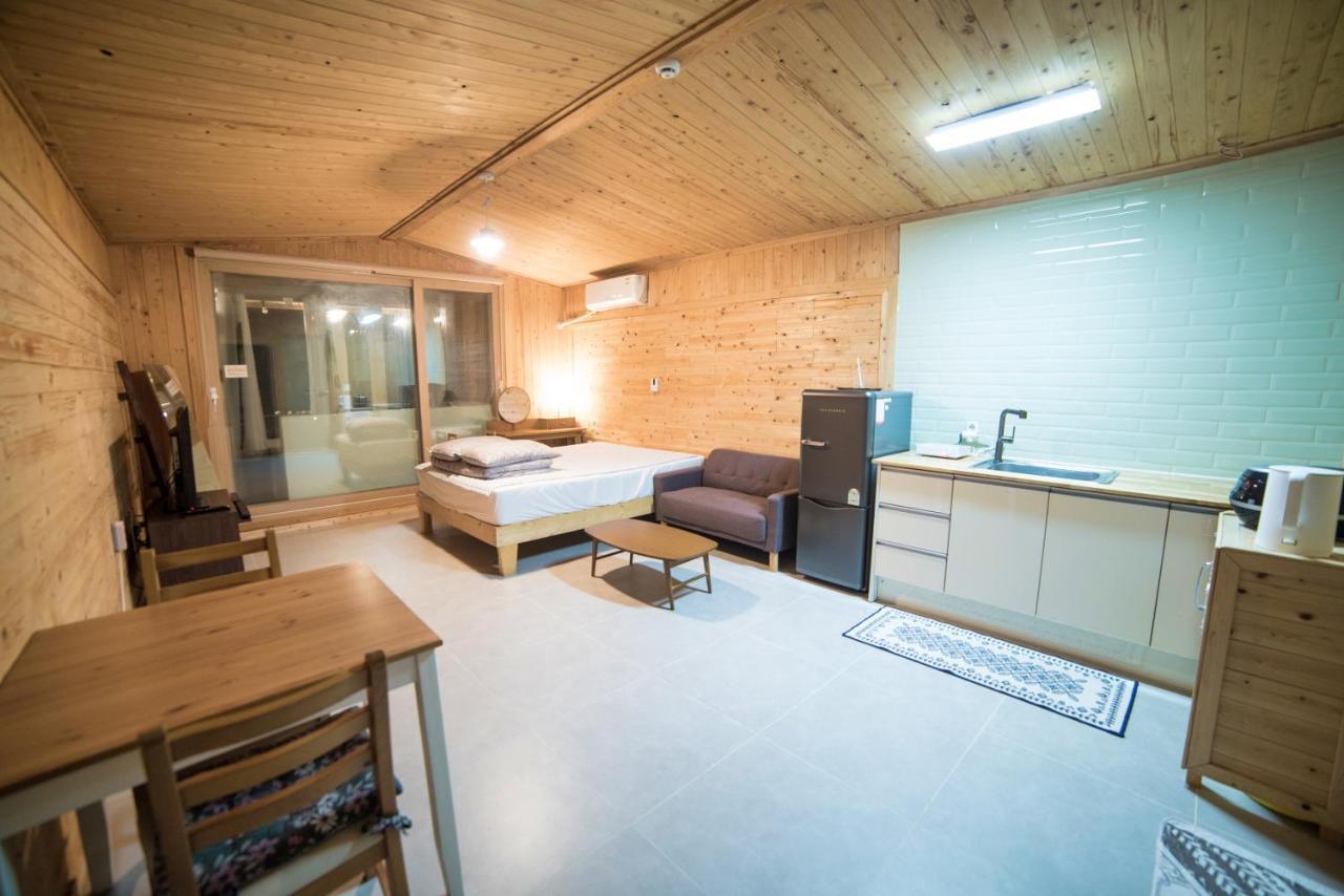 Jeju Sunflower Pension Seogwipo Dış mekan fotoğraf